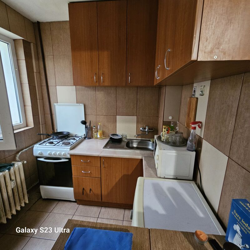 Titan, metrou 1 Decembrie 1918,