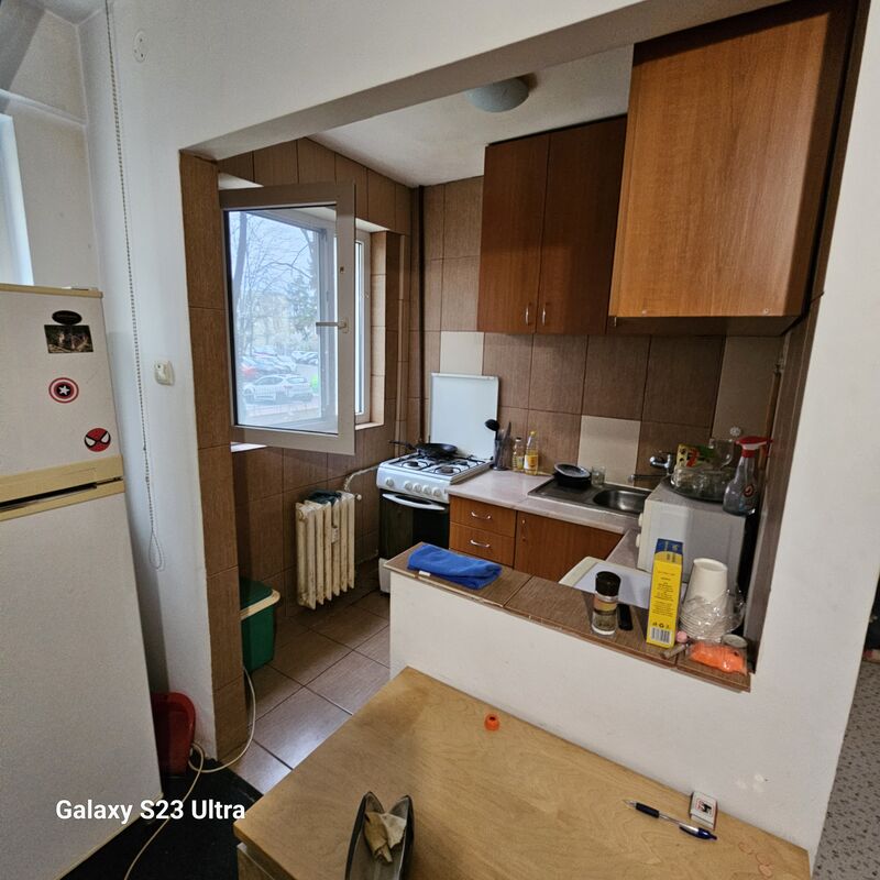 Titan, metrou 1 Decembrie 1918,