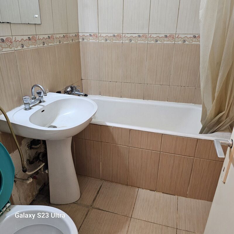 Titan, metrou 1 Decembrie 1918,