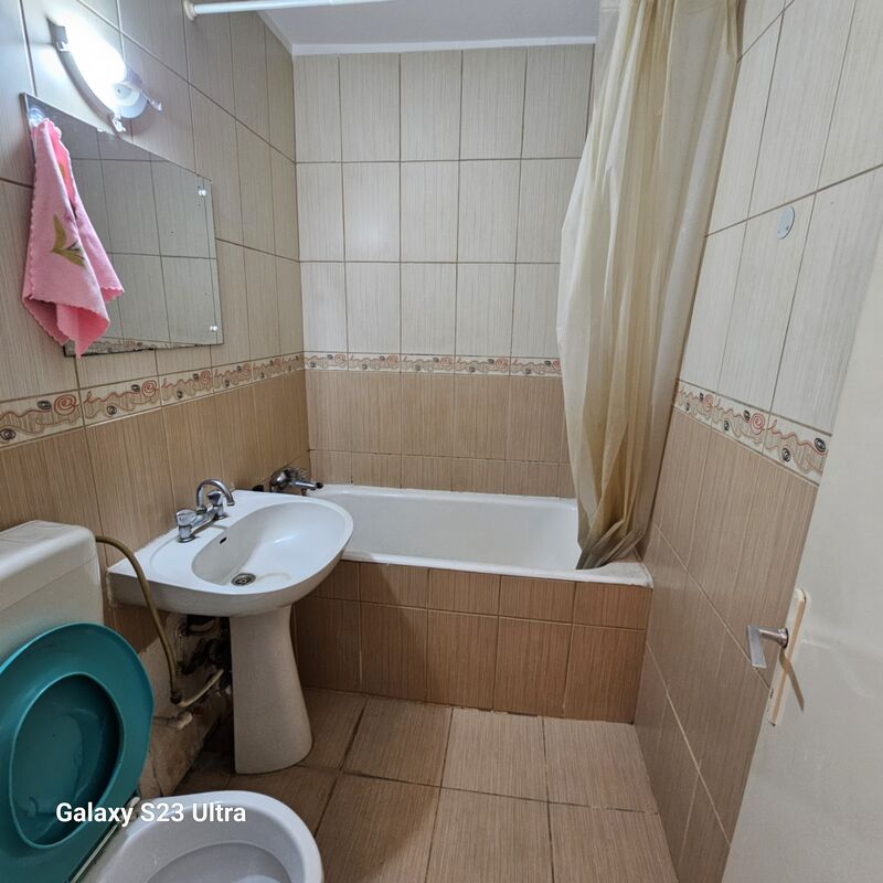 Titan, metrou 1 Decembrie 1918,